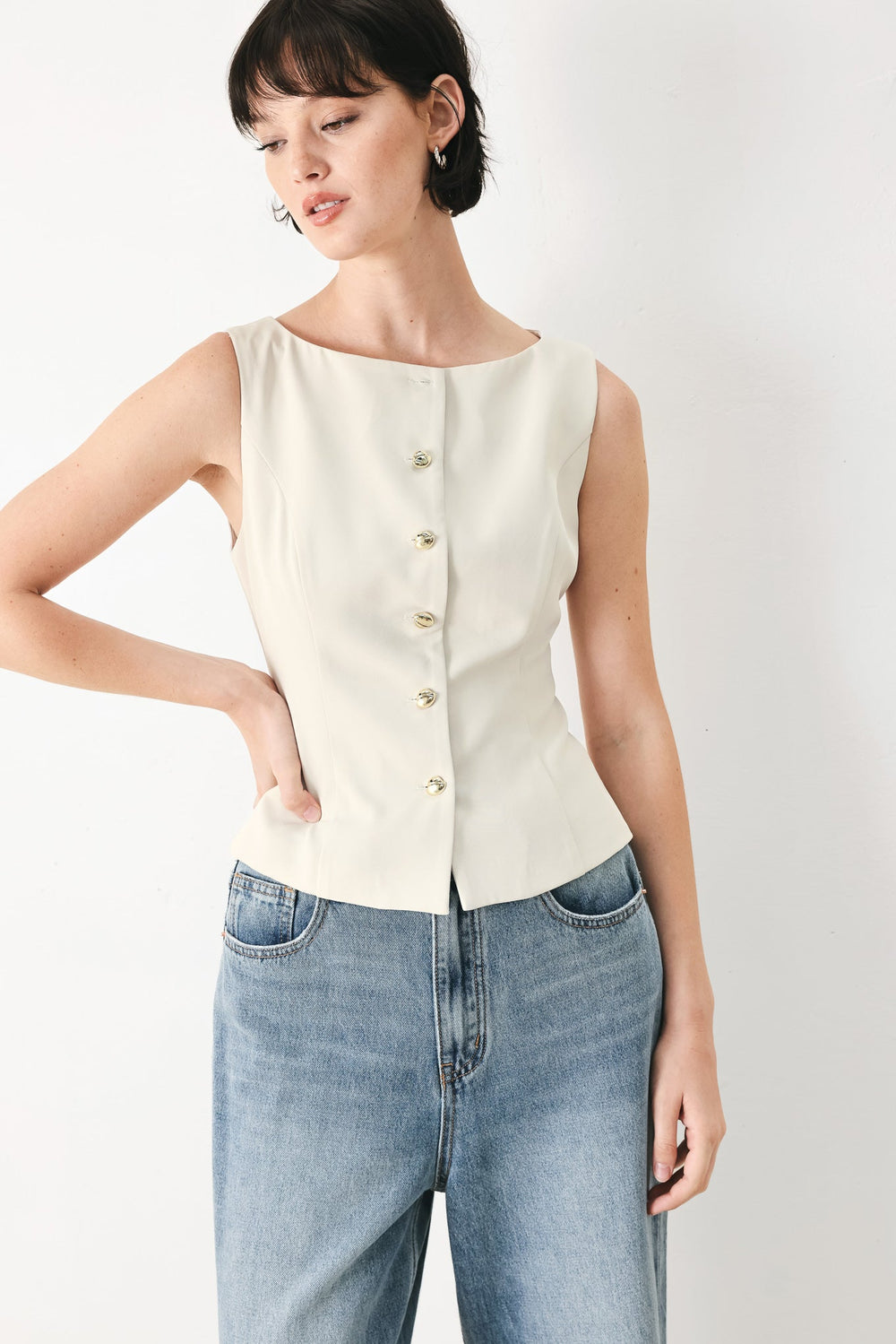 MODERN MINIMAL WOVEN VEST