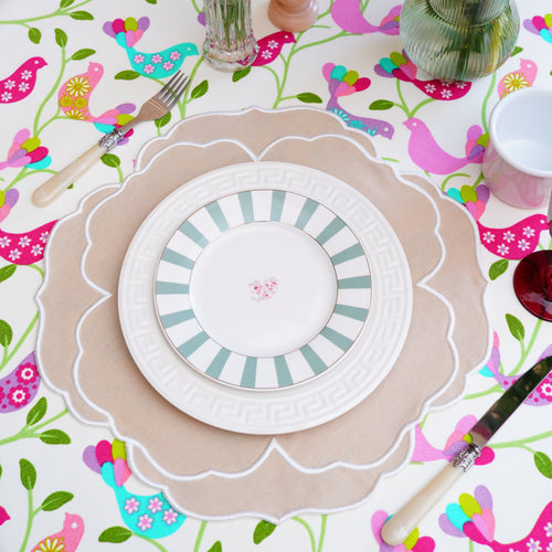 SORELLE BEIGE WHITE ROUND FABRIC PLACEMAT