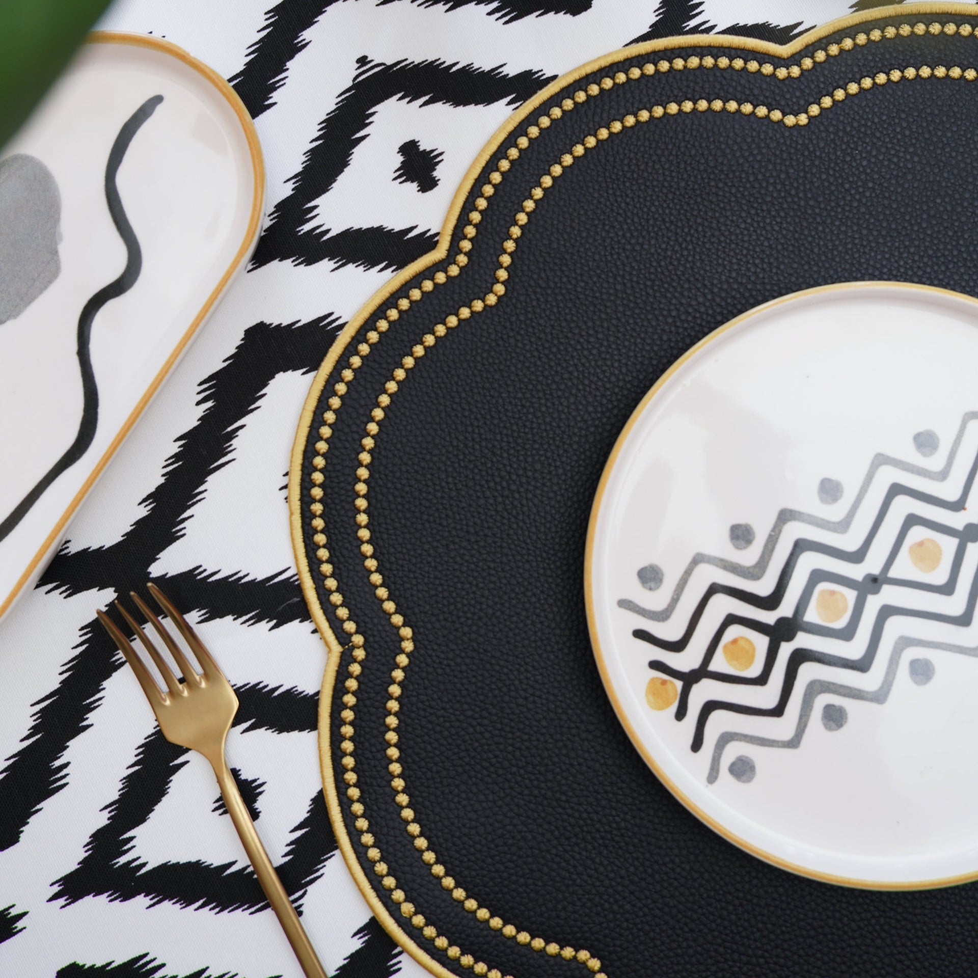 NURTURE BLACK GOLD SCALLOPED FAUX LEATHER PLACEMAT