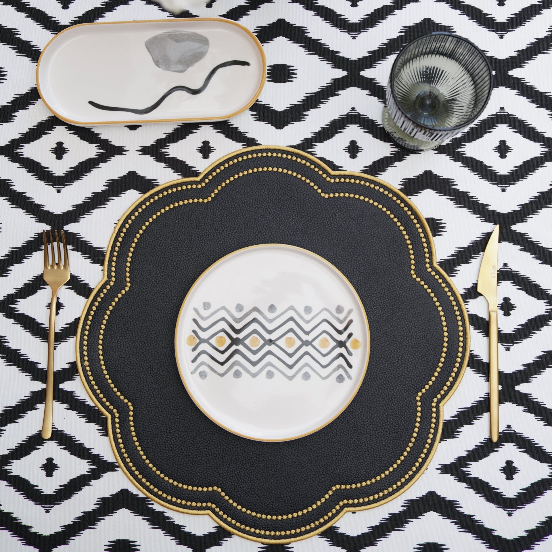 NURTURE BLACK GOLD SCALLOPED FAUX LEATHER PLACEMAT