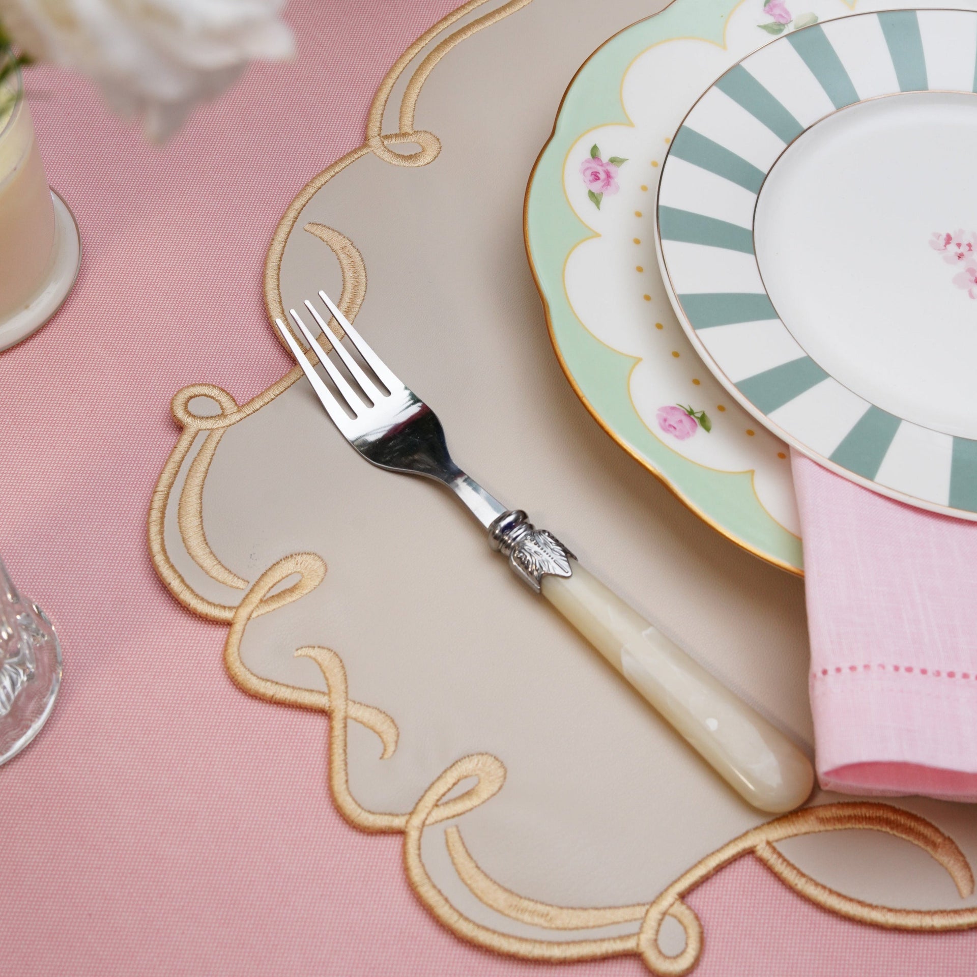 CELESTIA BEIGE OVAL FAUX LEATHER PLACEMAT & COASTER SET