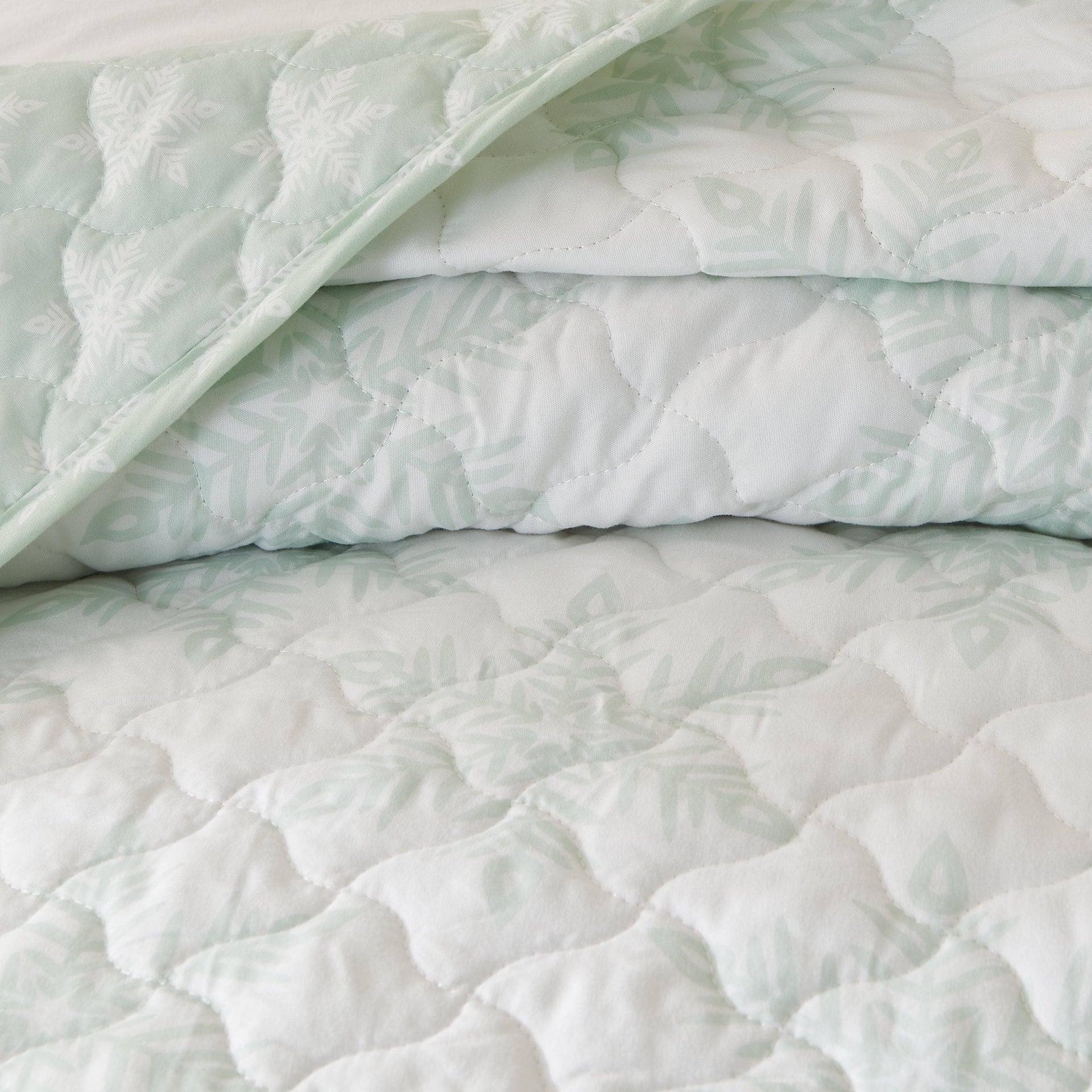 3 Piece Large Snowflake Quilt - Noemi Collection