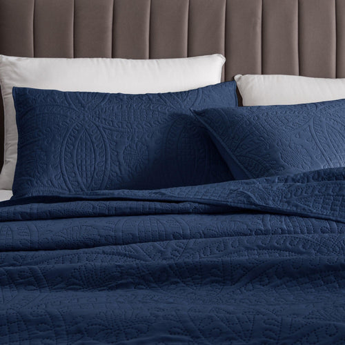 3-Piece Oversized Medallion Quilt Set - Clara Collection