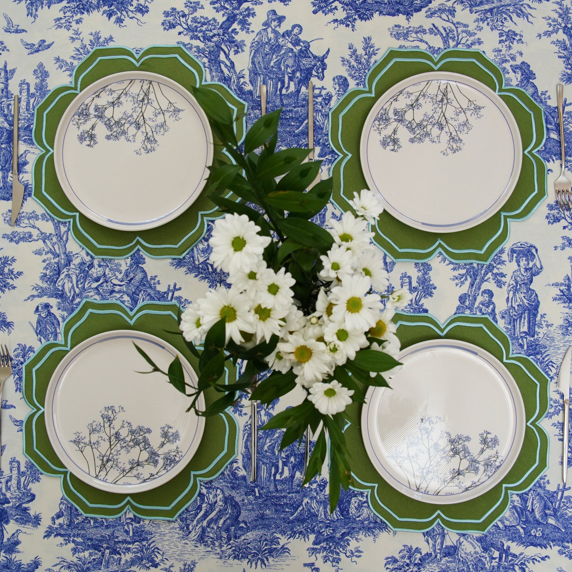LUMERA GREEN ROUND FABRIC PLACEMAT