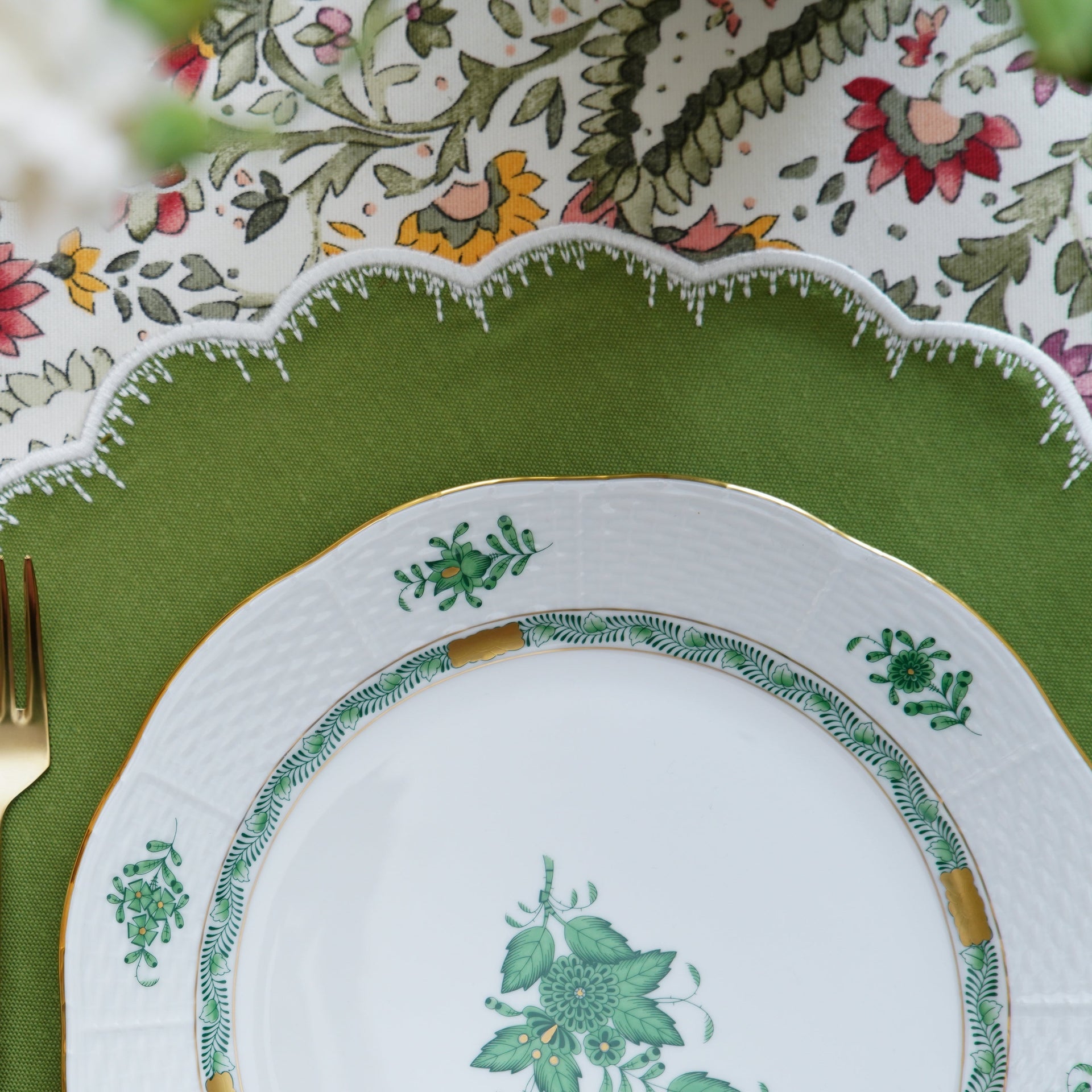 CLOVER GREEN ROUND FABRIC PLACEMAT