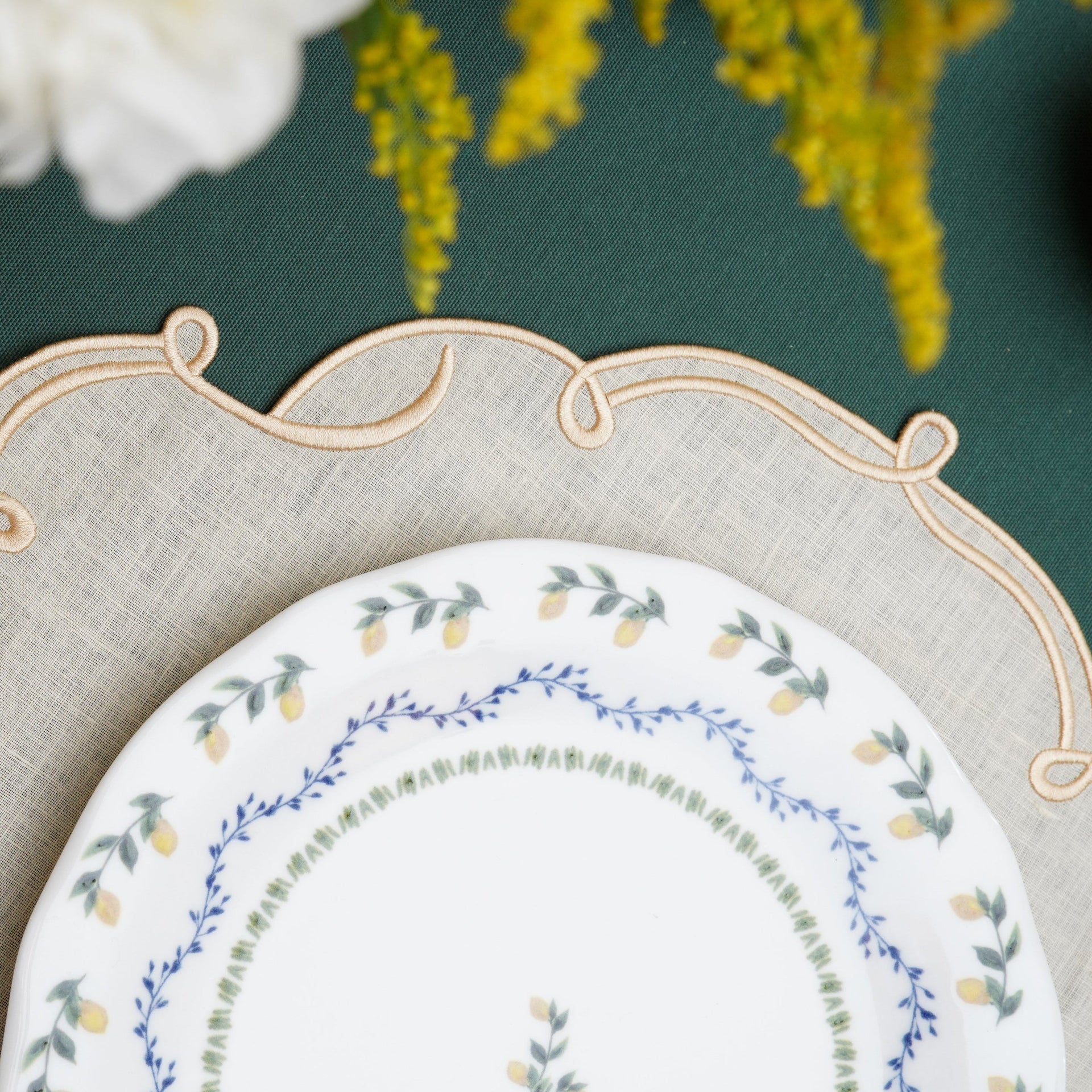 CELESTIA LINEN IVORY GOLD TRIM SQUARE PLACEMAT