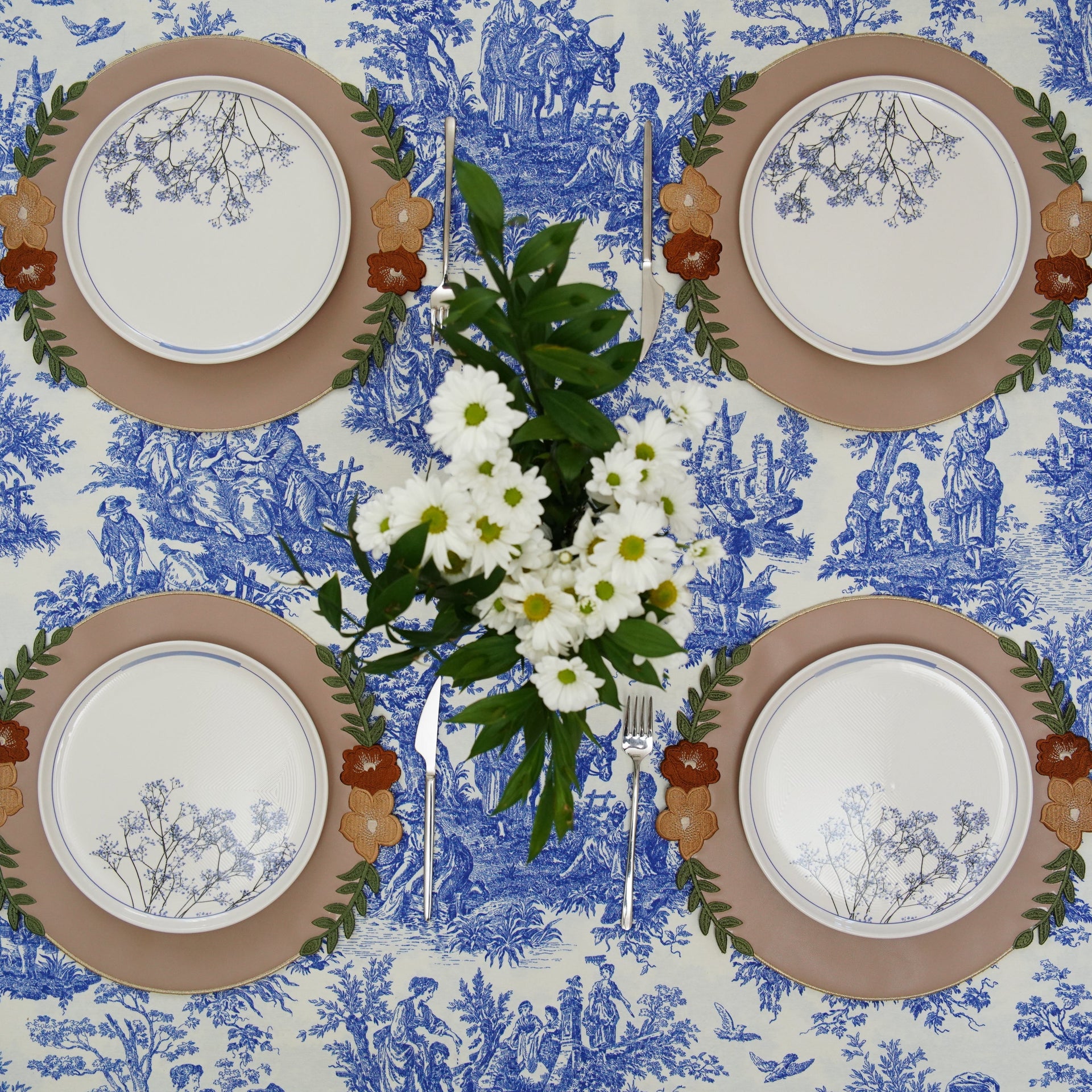JASMINE BEIGE ROUND FAUX LEATHER PLACEMAT