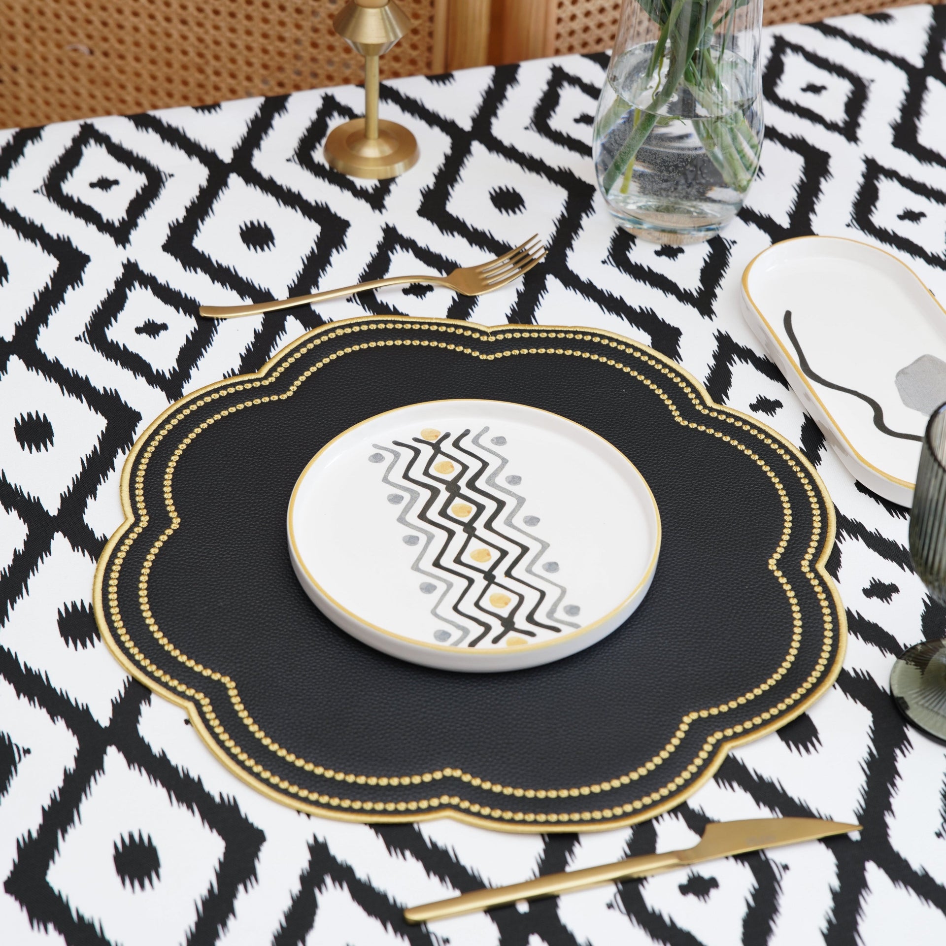 NURTURE BLACK GOLD SCALLOPED FAUX LEATHER PLACEMAT