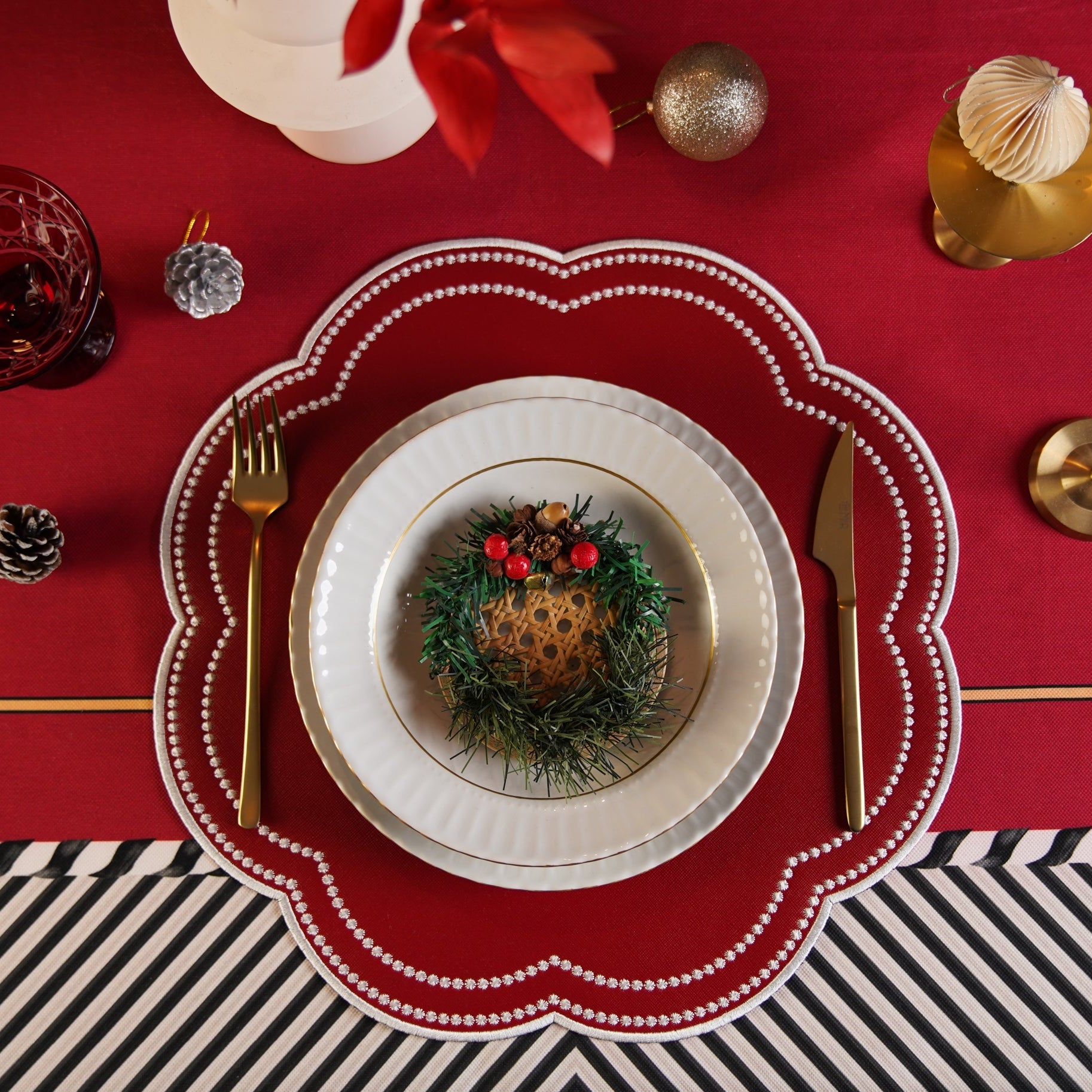 NURTURE RED SCALLOPED FAUX LEATHER PLACEMAT