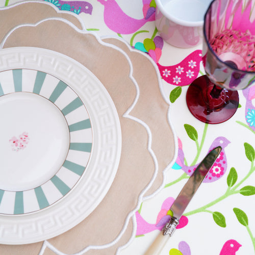 SORELLE BEIGE WHITE ROUND FABRIC PLACEMAT