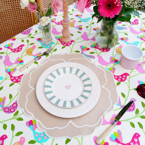SORELLE BEIGE WHITE ROUND FABRIC PLACEMAT