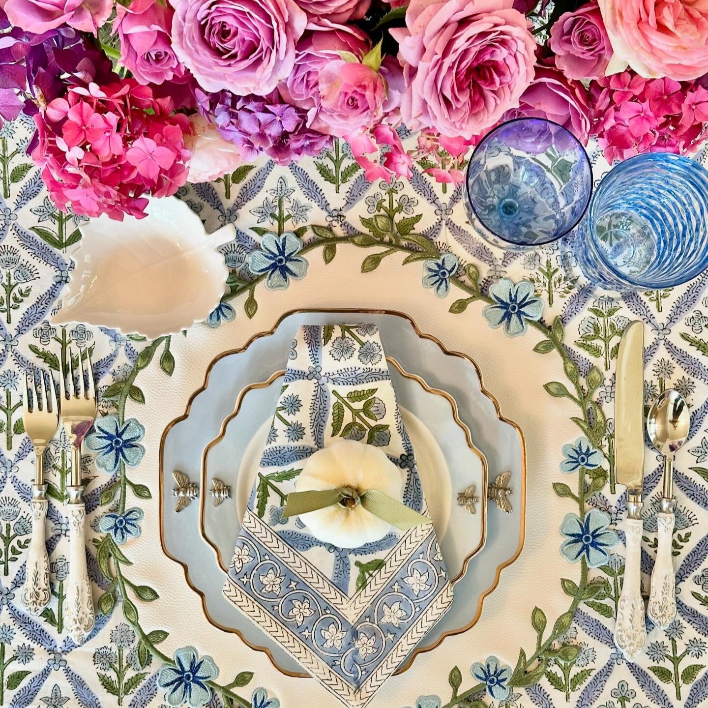 UNITY WHITE & BLUE ROUND FAUX LEATHER PLACEMAT