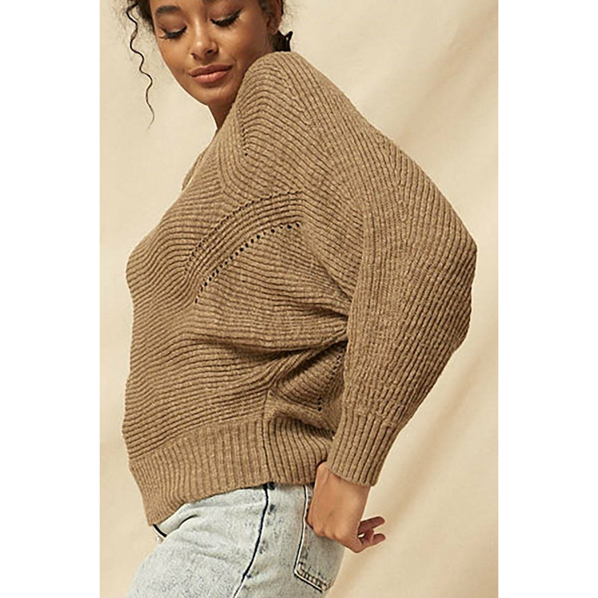 Un pull en maille côtelée