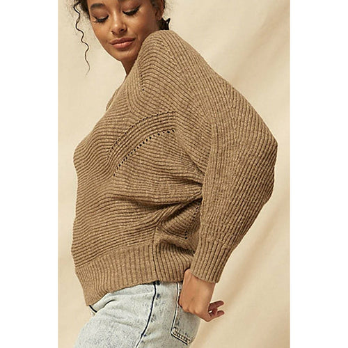 Un pull en maille côtelée