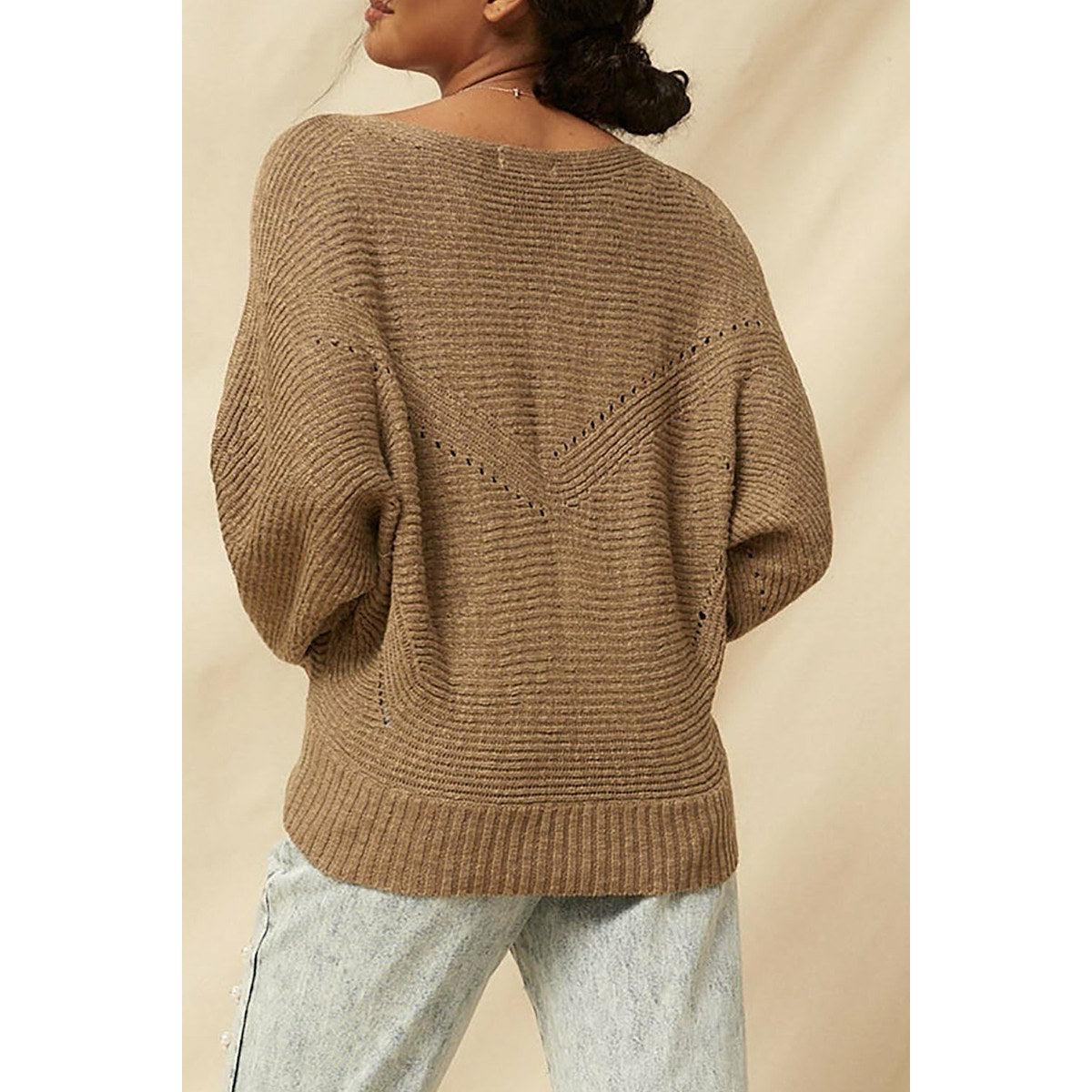 Un pull en maille côtelée